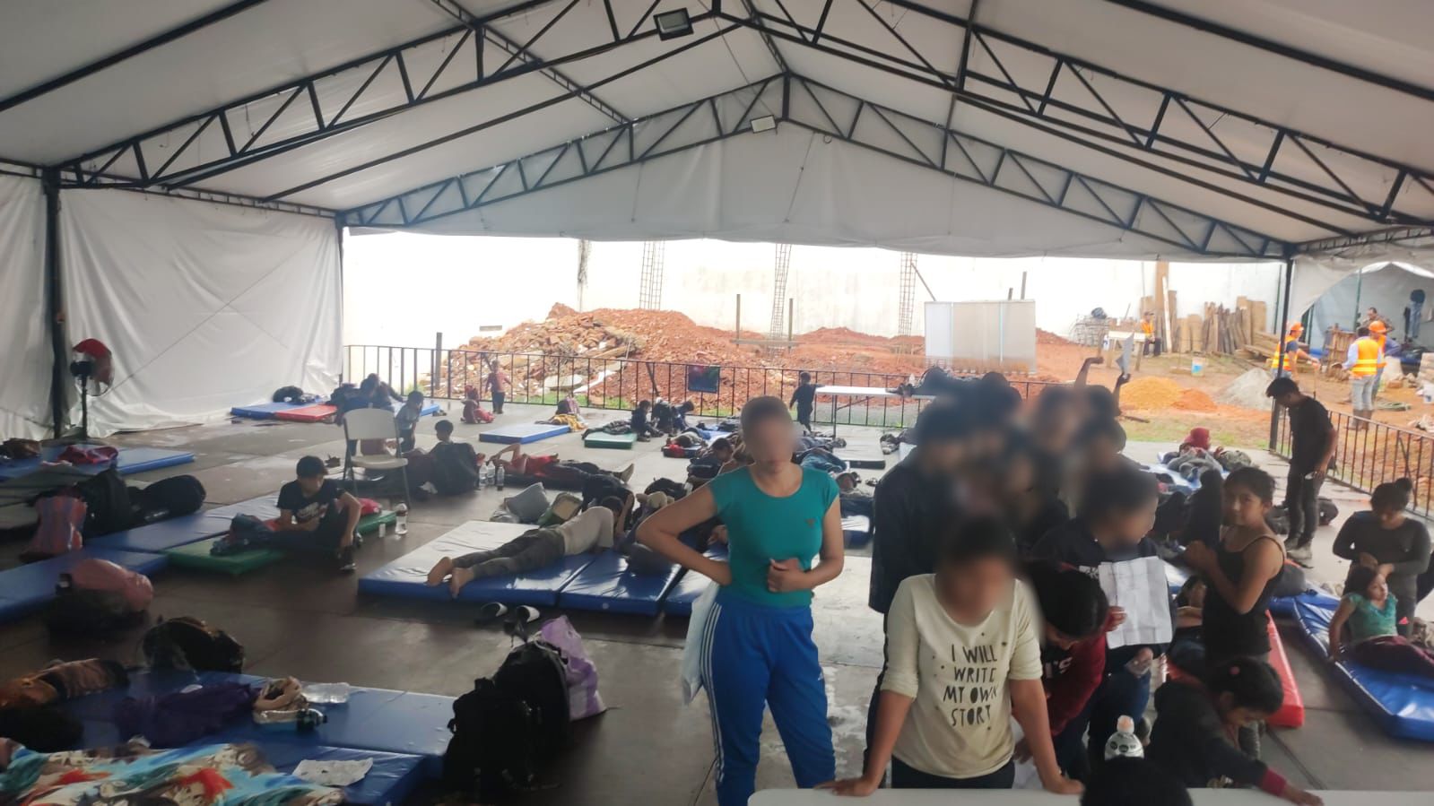 Aseguran en Veracruz a 162 migrantes que viajaban en autobús