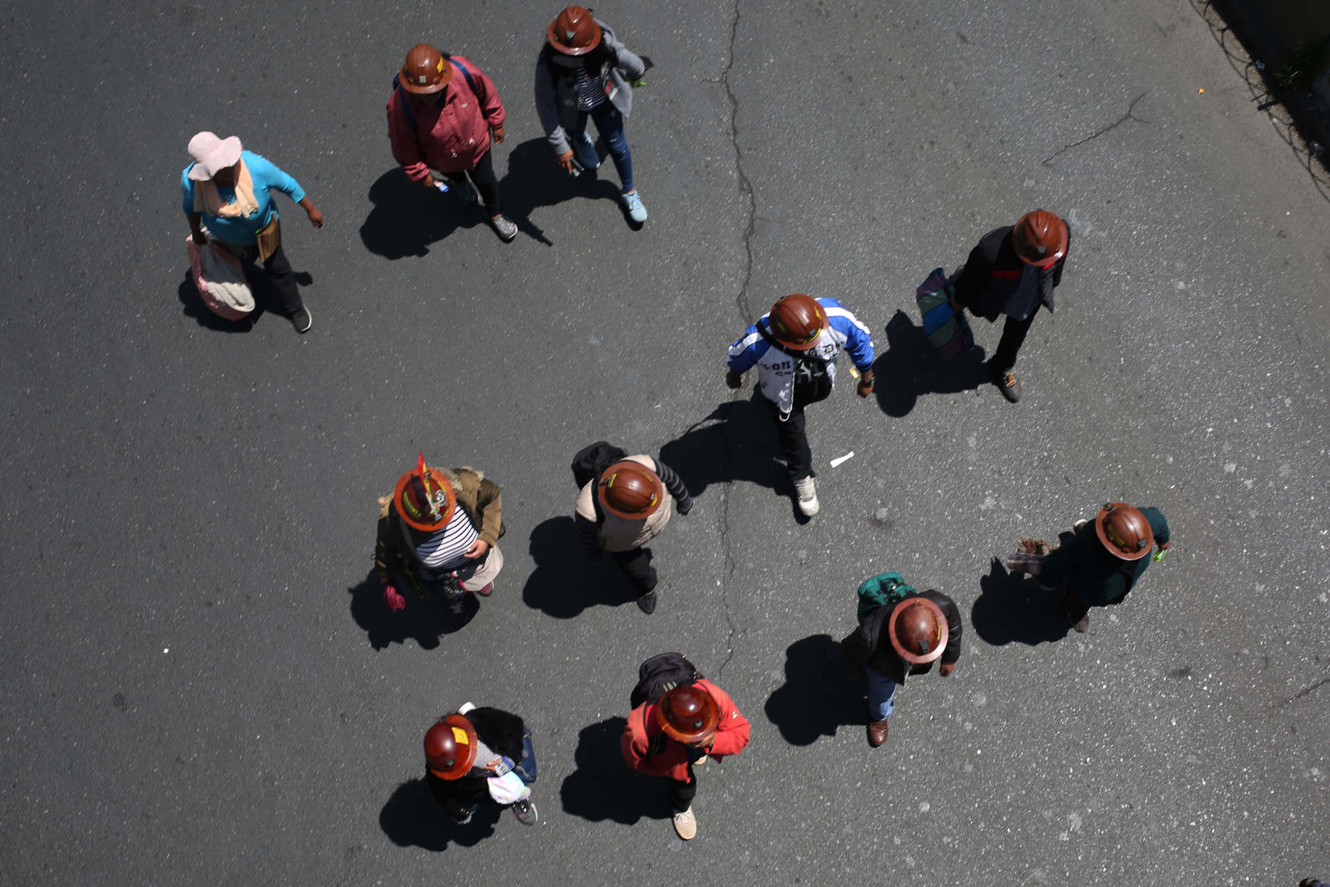 Mineros de Bolivia marchan contra restricciones a la explotación de oro en áreas protegidas