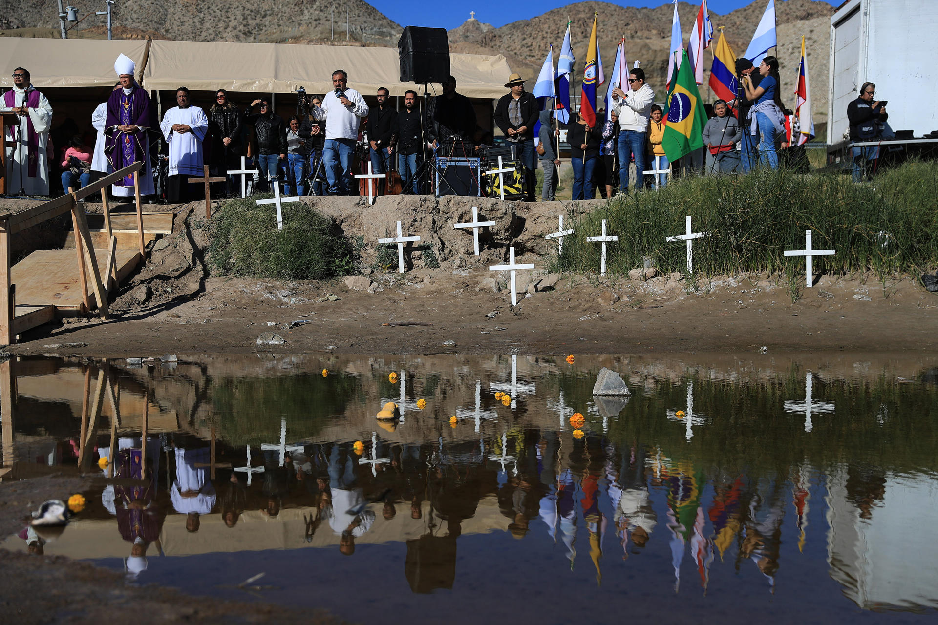 Con misa en el río Bravo, Iglesia reclama al Gobierno mexicano la muerte de mil 300 migrantes Con misa en el río Bravo, Iglesia reclama al Gobierno mexicano la muerte de mil 300 migrantes