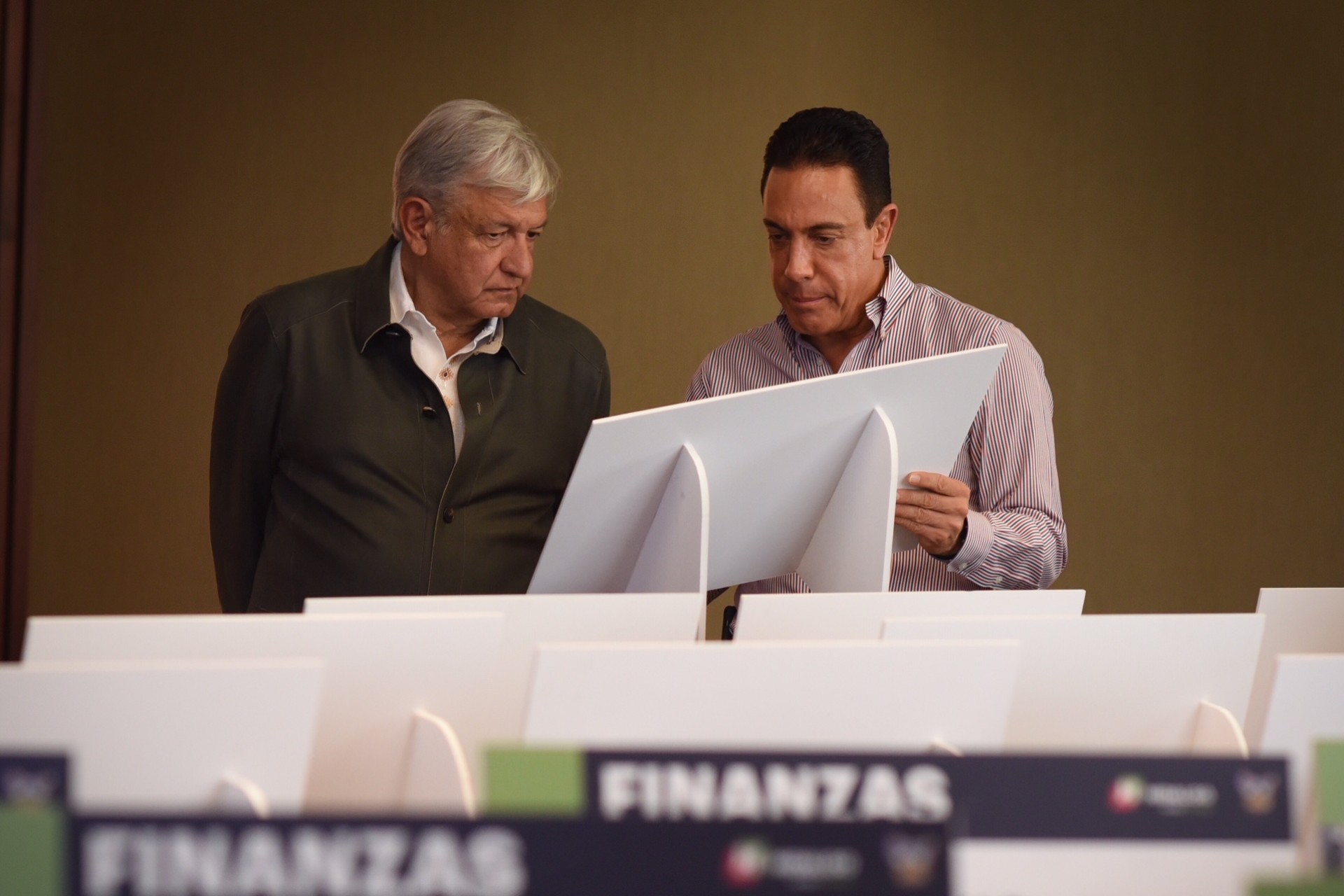 “Tengo con Omar Fayad un compromiso”: AMLO tras propuesta de dar al exgobernador la Embajada de México en Noruega “Tengo con Omar Fayad un compromiso”: AMLO tras propuesta de dar al exgobernador la Embajada de México en Noruega