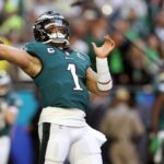 Diagnostican a Jalen Hurts con trombosis venosa profunda y embolia pulmonar bilateral; estaría fuera toda la temporada