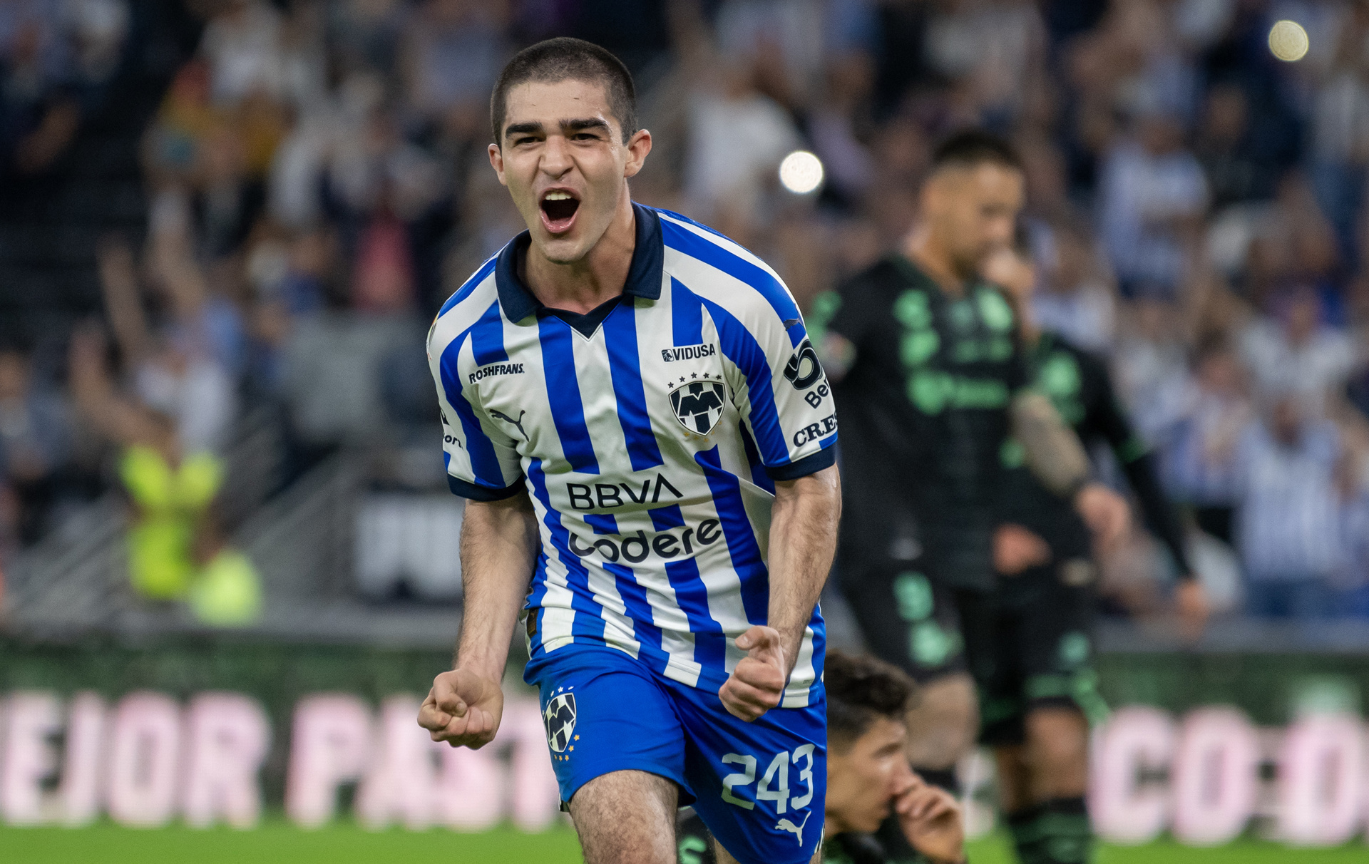 Rayados golea a Santos y sube al segundo puesto del Apertura