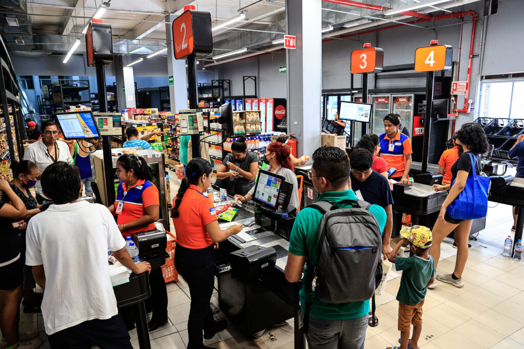 Reabren los primeros supermercados en Acapulco tras el impacto de Otis - reabren-los-primeros-supermercados-en-acapulco-tras-el-impacto-de-otis-2-1024x683