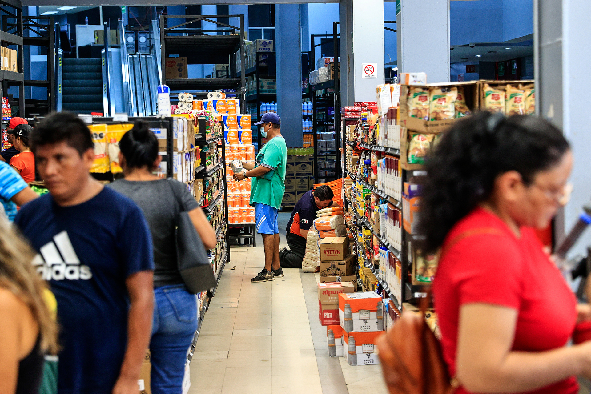 Reabren los primeros supermercados en Acapulco tras el impacto de Otis