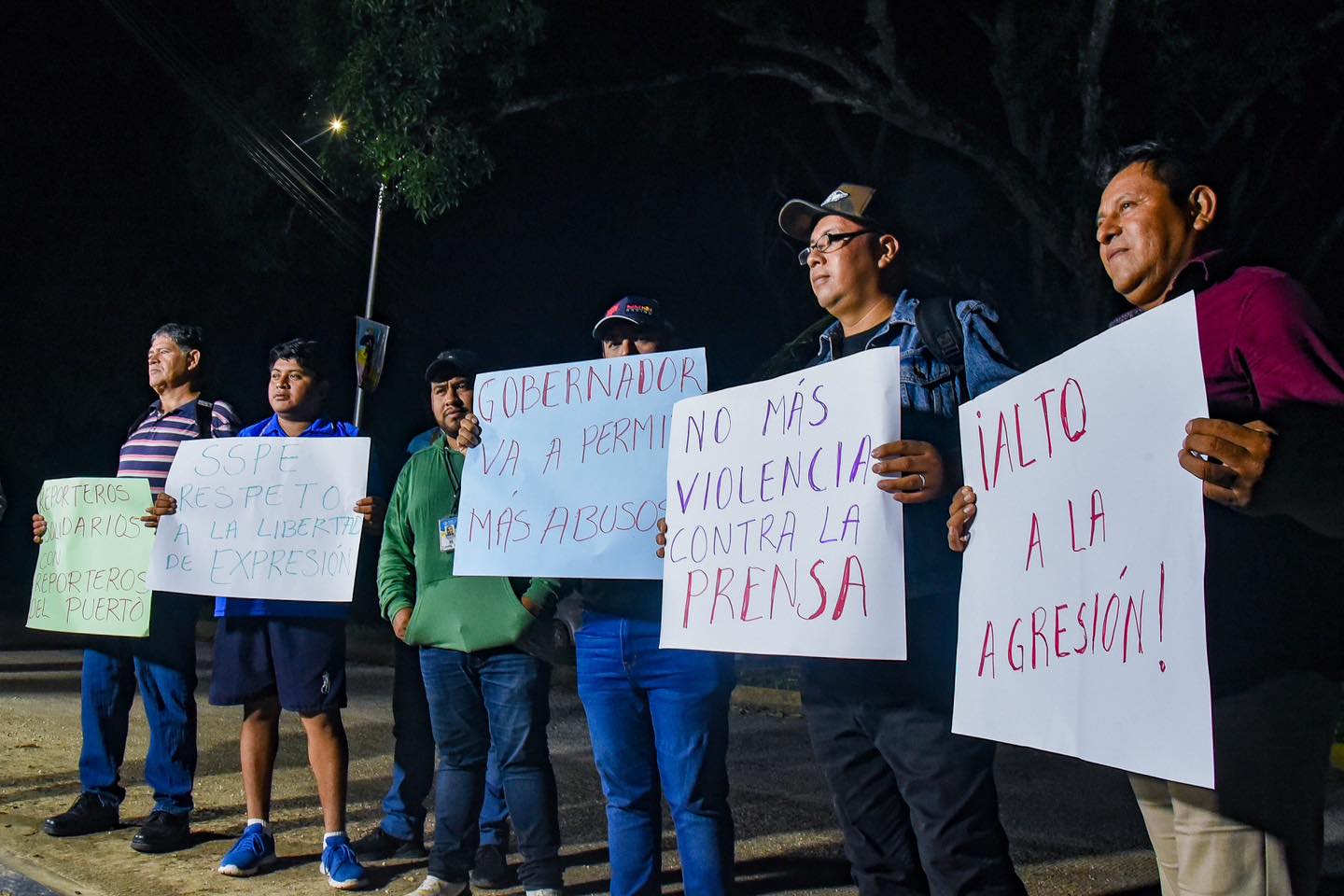 Reporteros protestan en Acayucan, Veracruz, contra la violencia contra los medios Reporteros protestan en Acayucan, Veracruz, contra la violencia contra los medios