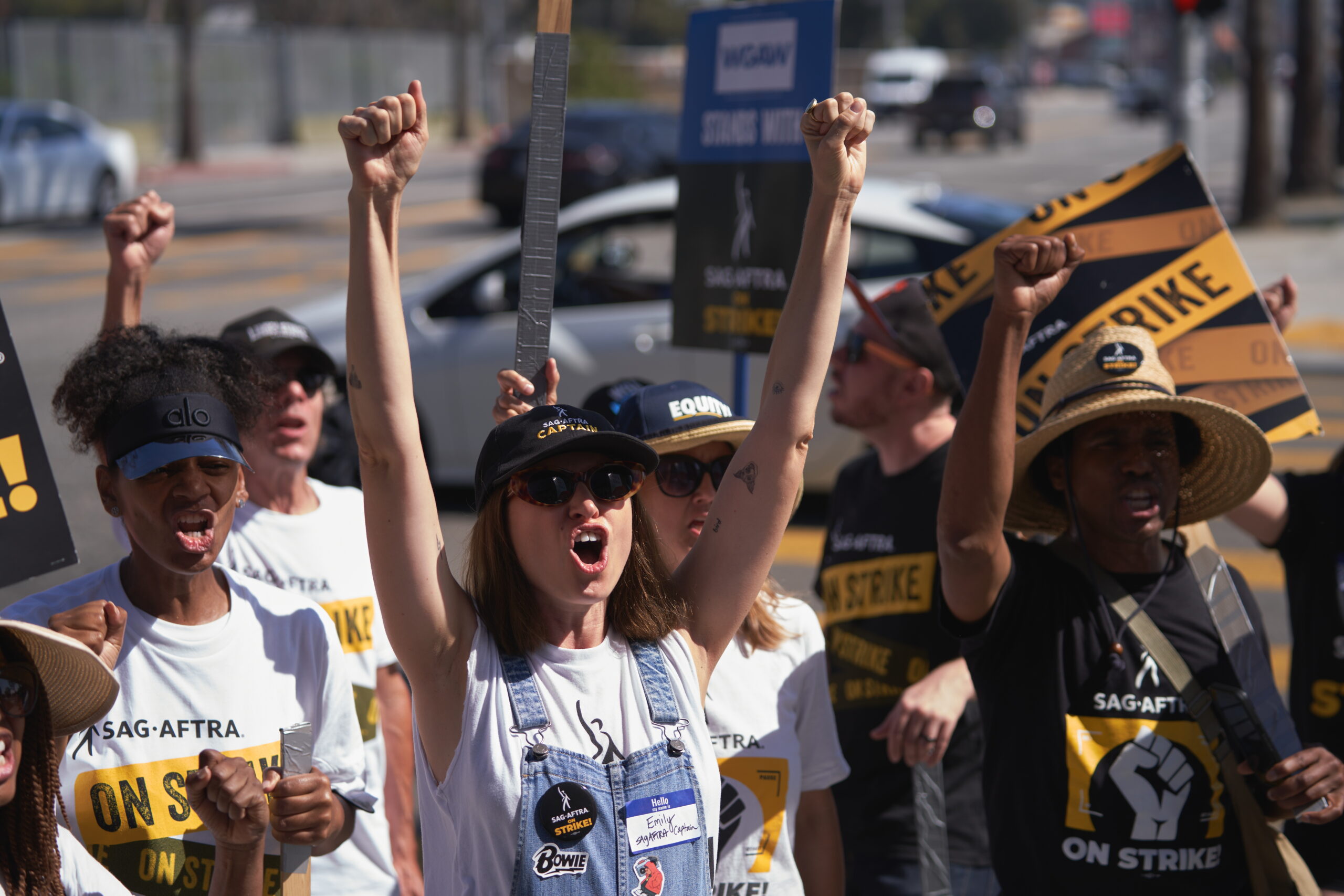 Actores de Hollywood alcanzan acuerdo con estudios para acabar con la huelga Actores de Hollywood alcanzan acuerdo con estudios para acabar con la huelga