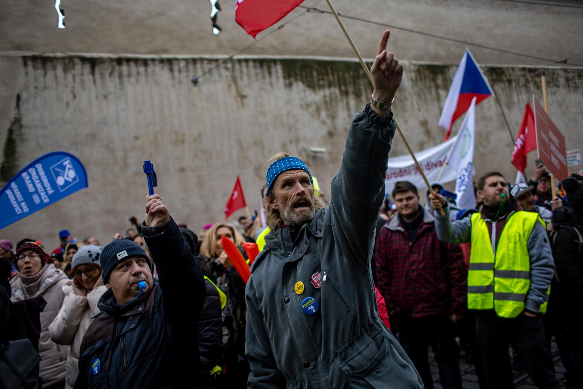 Sindicatos checos piden en Praga al Gobierno que no ignore diálogo social Sindicatos checos piden en Praga al Gobierno que no ignore diálogo social