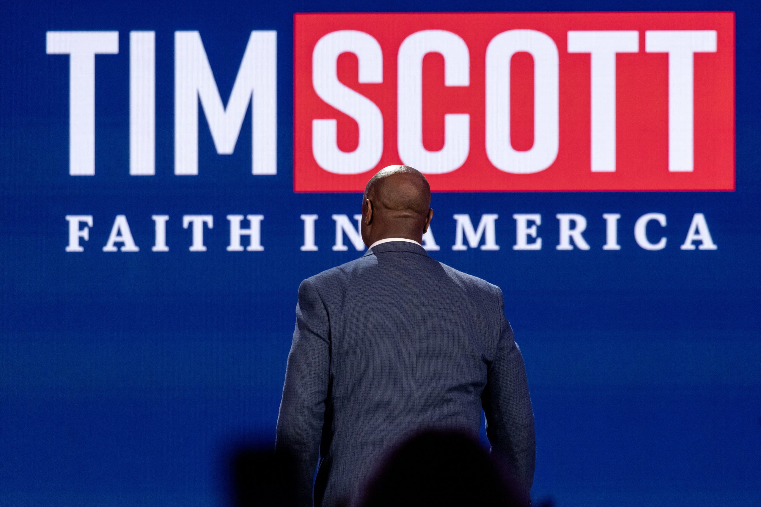 El senador afroamericano Tim Scott deja la carrera por la nominación republicana