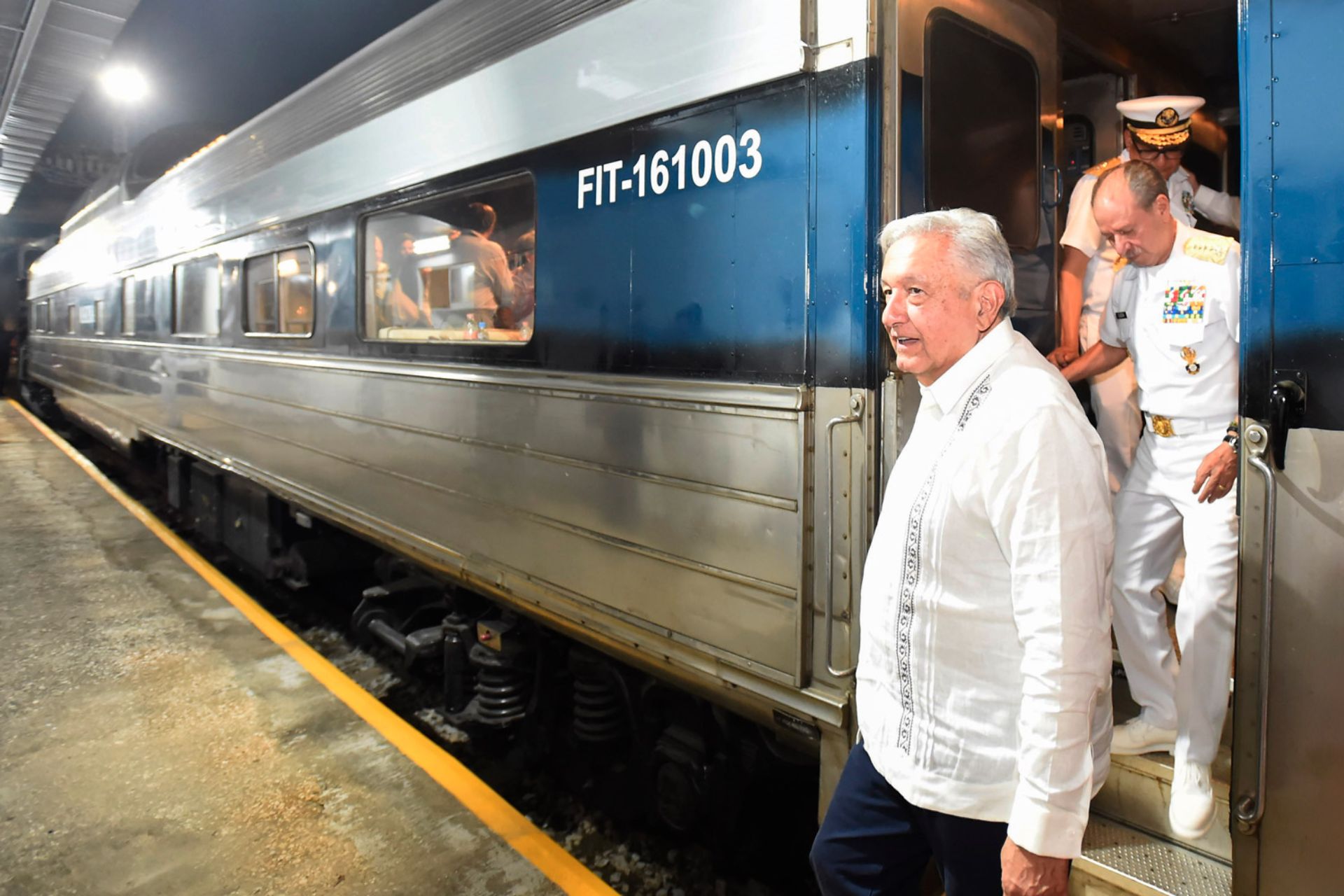 AMLO publica decreto sobre trenes de pasajeros; serán concesionadas 7 rutas