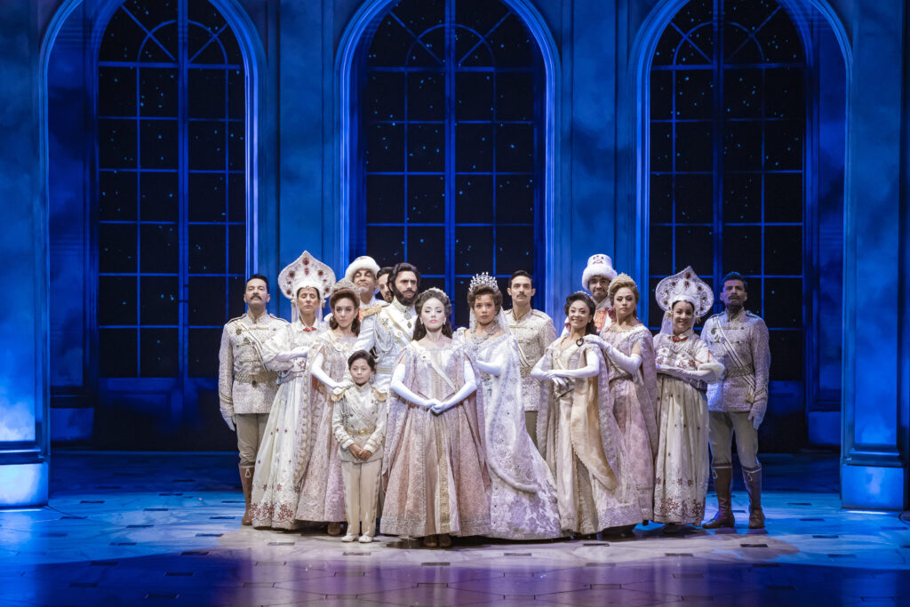 La tecnología detrás de Anastasia, el musical de Broadway en CDMX - ultimo-baile-de-los-romanov-1024x683