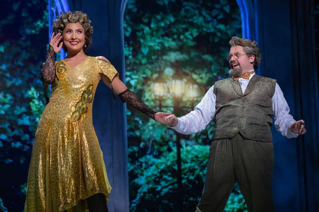 La tecnología detrás de Anastasia, el musical de Broadway en CDMX - vlad-y-la-condesa-lily-1024x683