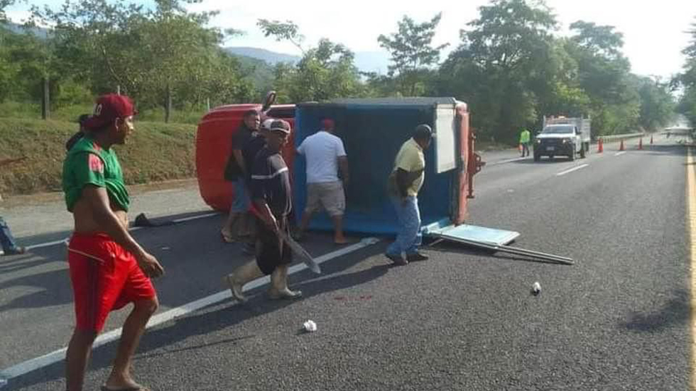 Volcadura en Chiapas deja 18 migrantes chinos heridos Volcadura en Chiapas deja 18 migrantes chinos heridos