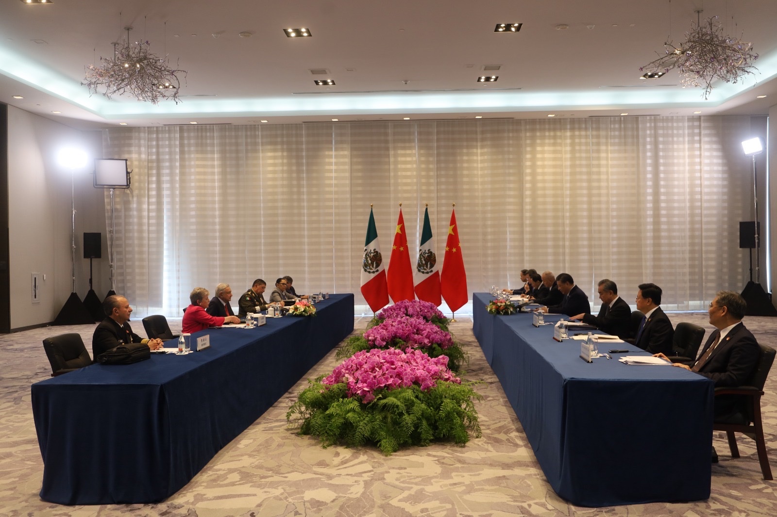 López Obrador invita a Xi a visitar a México durante reunión