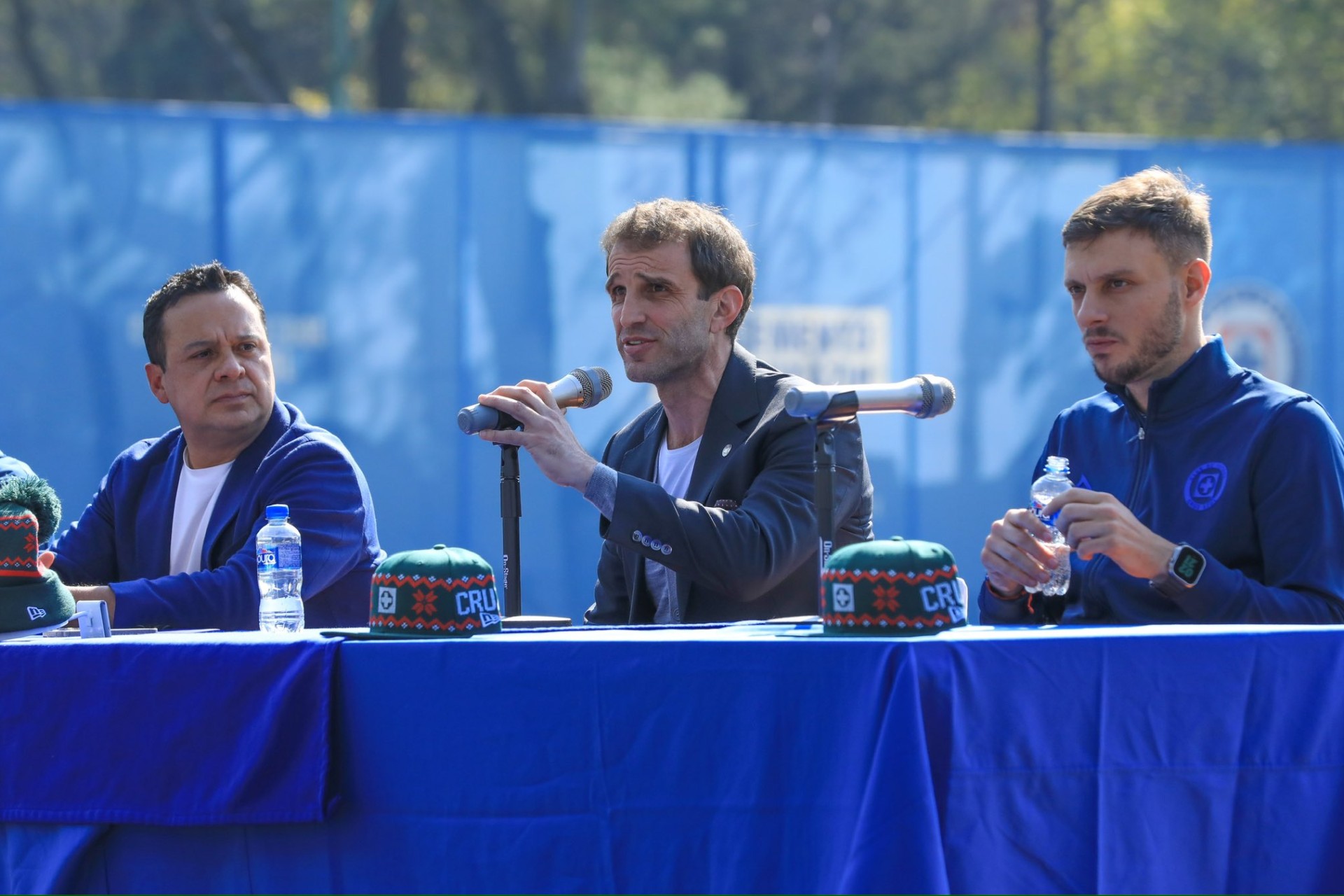 Iván Alonso calla a sus críticos con contrataciones para Cruz Azul