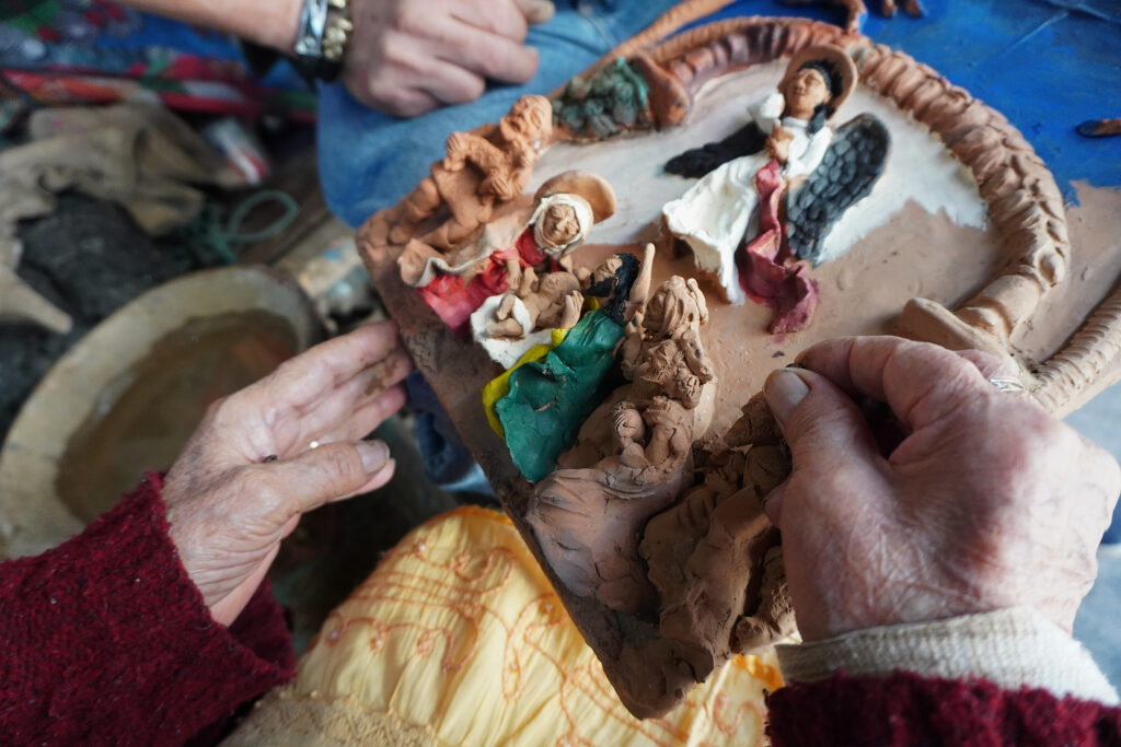 Artesana mexicana ciega causa sensación en Navidad con nacimientos miniatura - artesana-mexicana-ciega-causa-sensacion-en-navidad-con-nacimientos-miniatura-foto-de-efe-1024x683