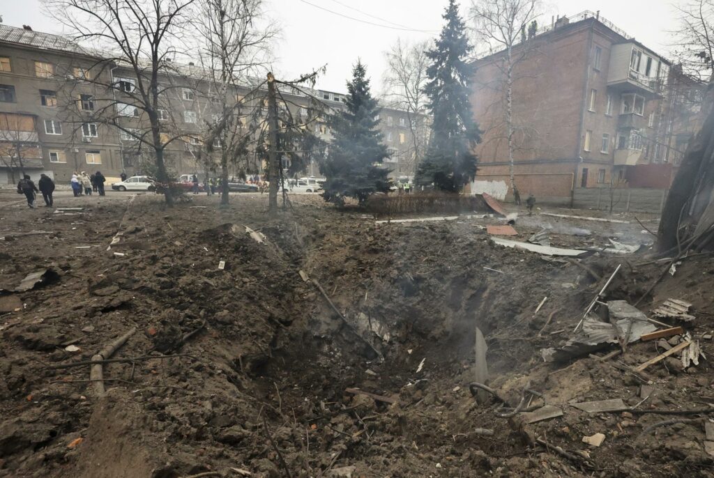 "Las palabras no ganan guerras", critica la primera ministra de Dinamarca el apoyo de Occidente a Ucrania - ataque-ruso-en-jarkov-ucrania-1024x686