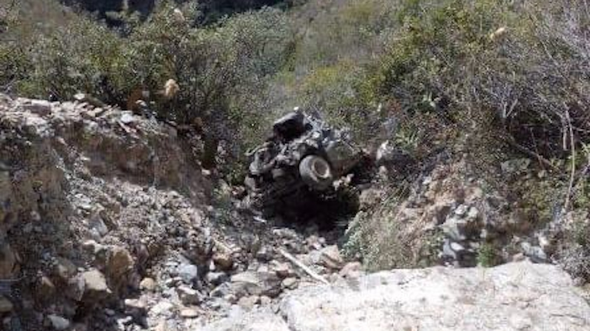 Cae camioneta a barranco en Cadereyta, Querétaro; murieron cinco personas Cae camioneta a barranco en Cadereyta, Querétaro; murieron cinco personas