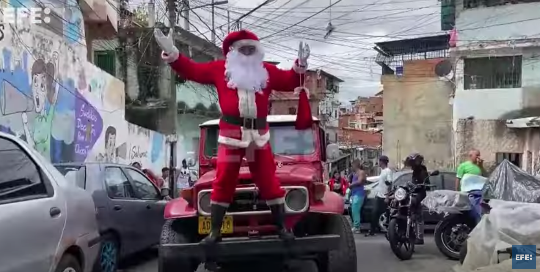 Niños de la favela más grande de Venezuela reciben “una buena noticia” en forma de juguete