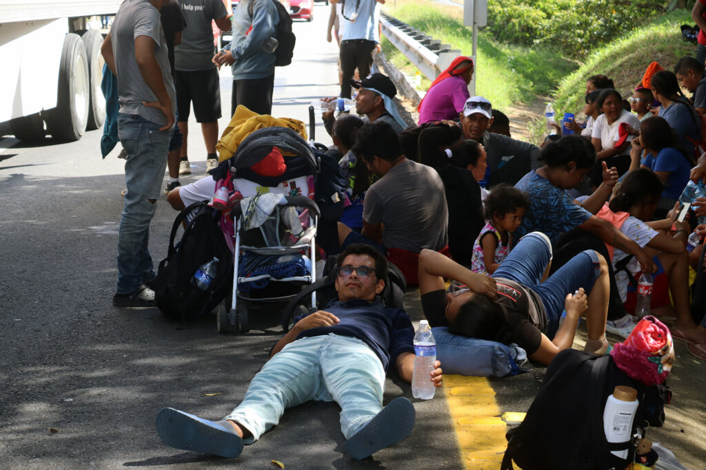 Caravana migrante denuncia más restricciones tras la reunión entre México y EE.UU. - caravana-migrante-denuncia-mas-restricciones-tras-la-reunion-entre-mexico-y-eeuu-2-1024x683