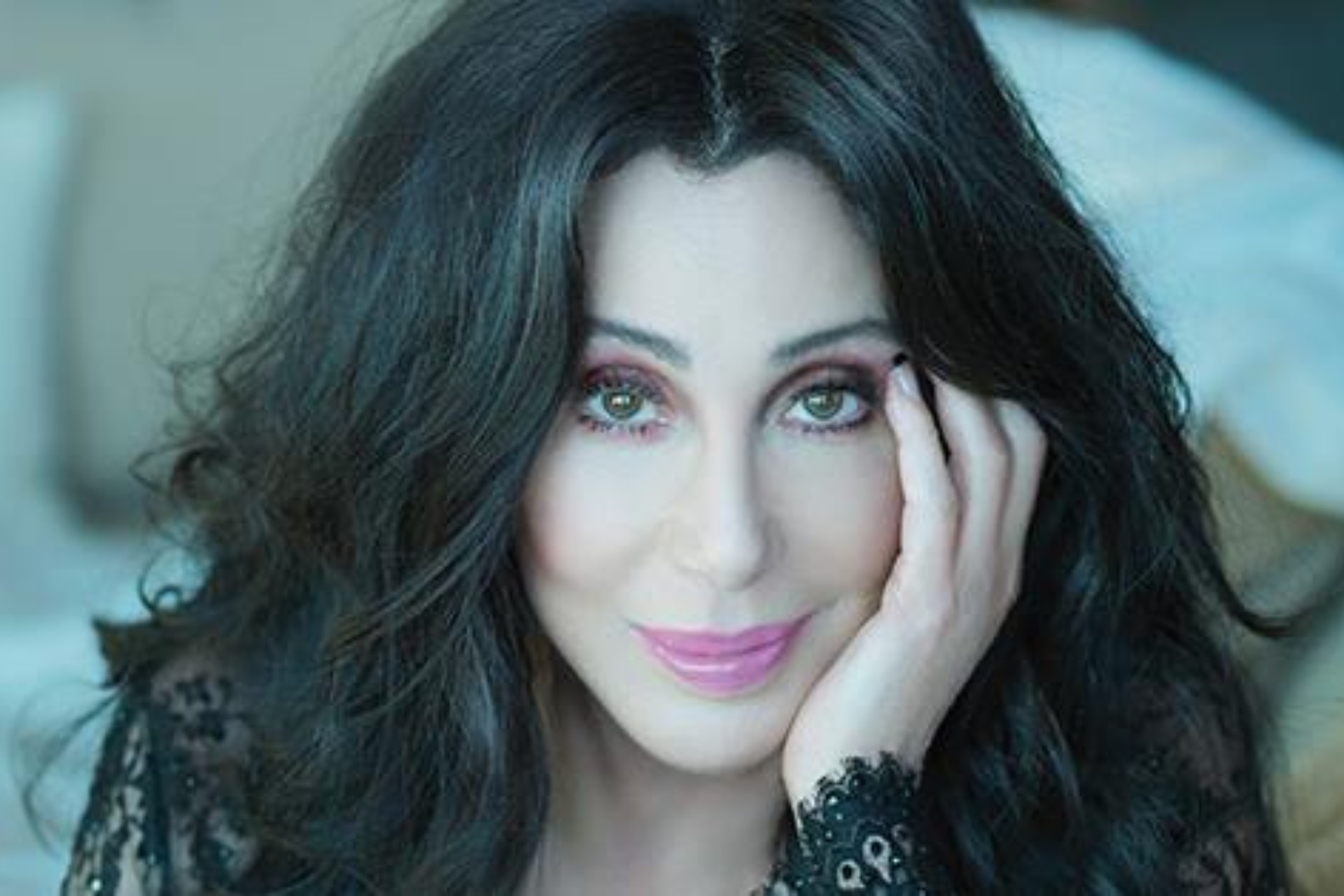 Cher pide la tutela temporal financiera de su hijo de 47 años