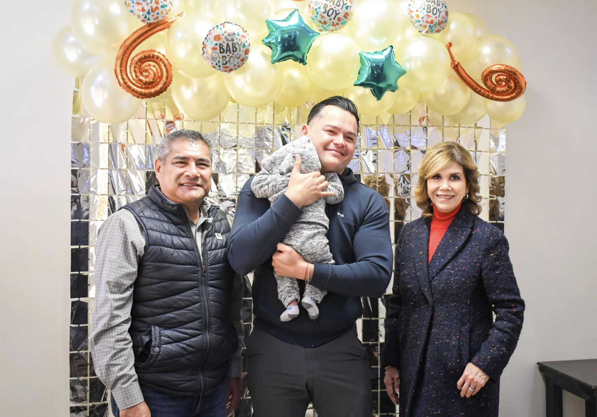 Hombre de Baja California se convierte en primer padre adoptivo soltero Hombre de Baja California se convierte en primer padre adoptivo soltero