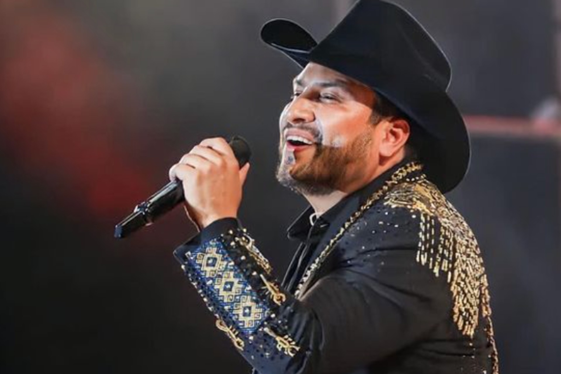 Julión Álvarez, bien tras ser testigo de una disputa entre criminales