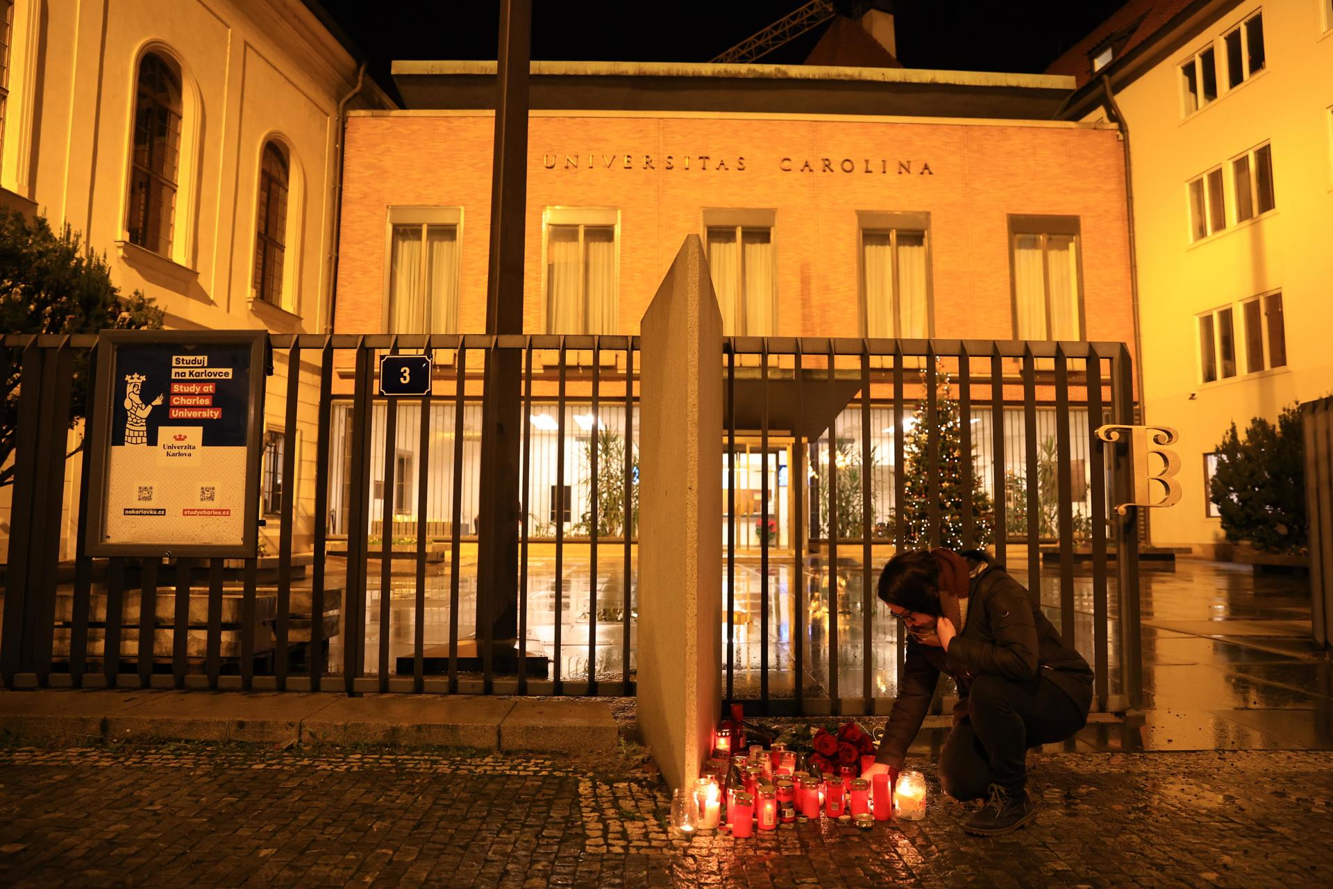 La matanza de 15 personas en pleno centro de Praga conmociona a los checos La matanza de 15 personas en pleno centro de Praga conmociona a los checos