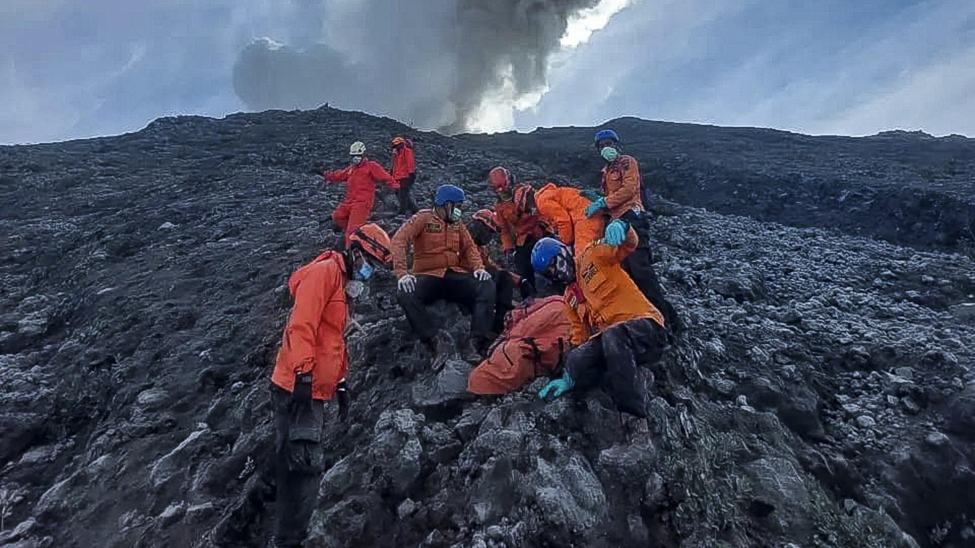 Sube a 22 cifra de muertos por erupción del volcán Marapi en Indonesia Sube a 22 cifra de muertos por erupción del volcán Marapi en Indonesia