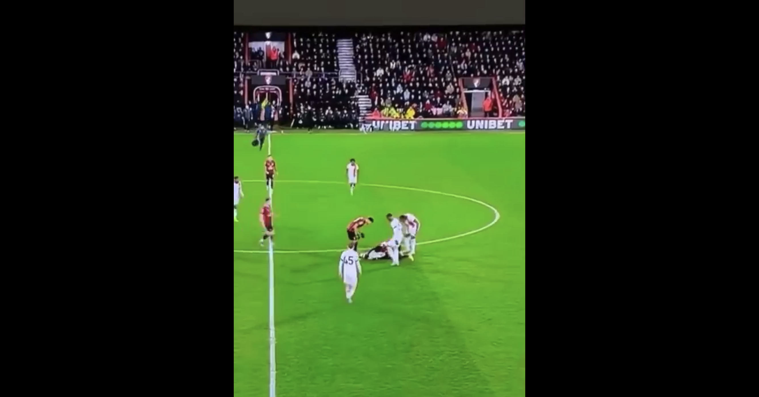 Lockyer se desvanece en el campo; suspenden el Bournemouth-Luton