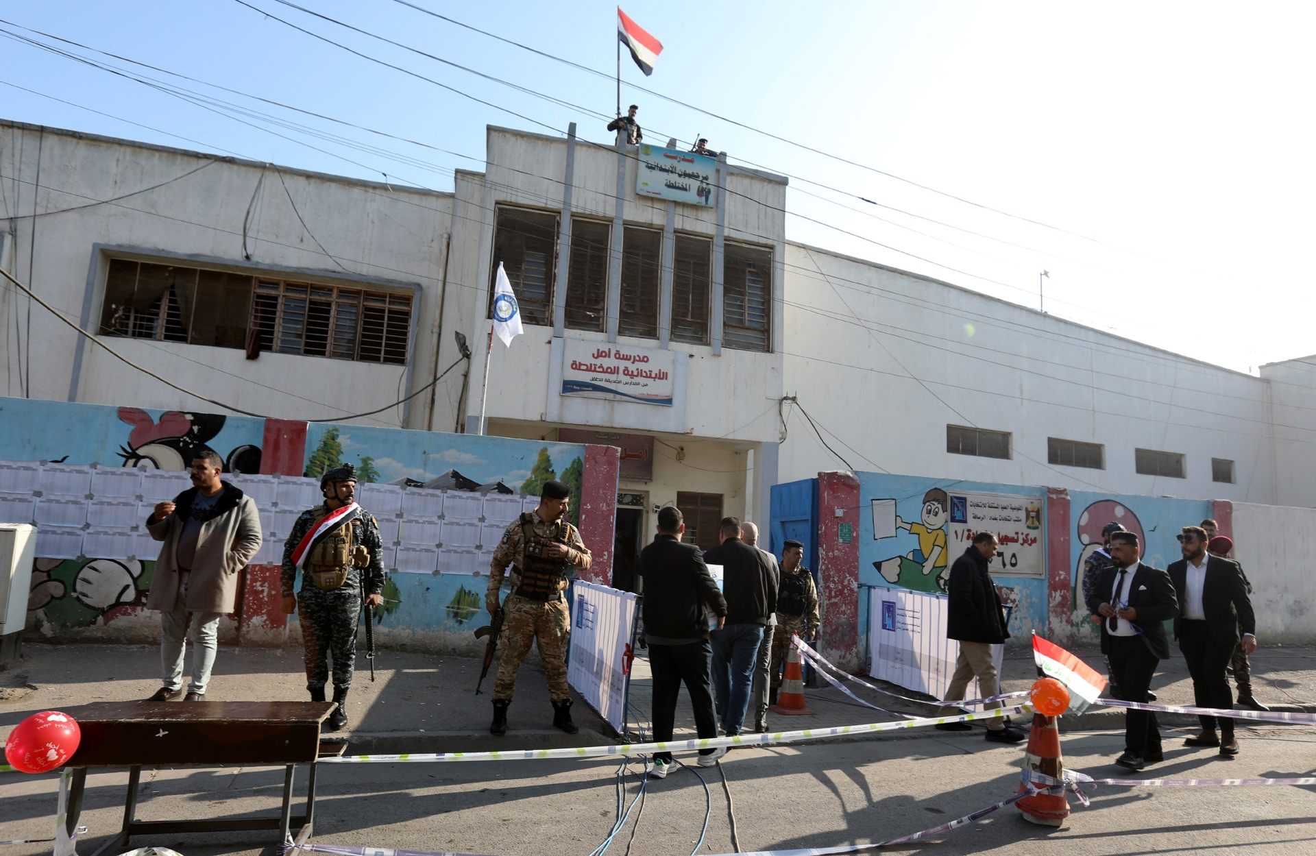 Los iraquíes votan en unas elecciones municipales por primera vez en una década