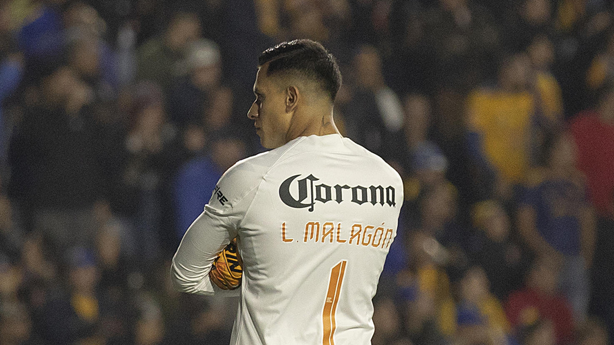 #Video Luis Ángel Malagón encara a afición de Tigres; les festeja penal del América