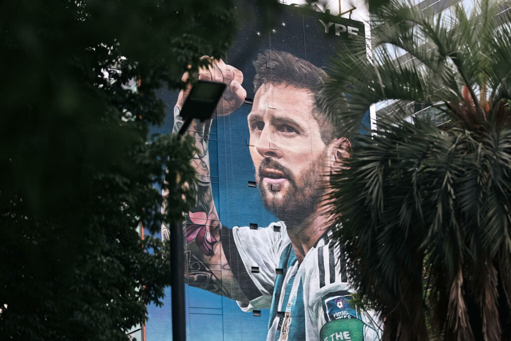 Un año después: Messi y el inicio del camino a la gloria - martin-ron-lionel-messi-argentina-2-1024x683