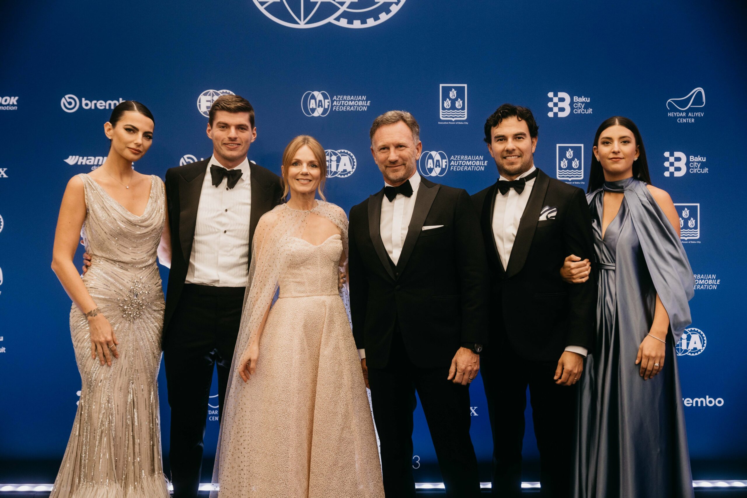 Max Verstappen y ‘Checo’ Pérez reciben trofeos en la gala de la FIA en Baku