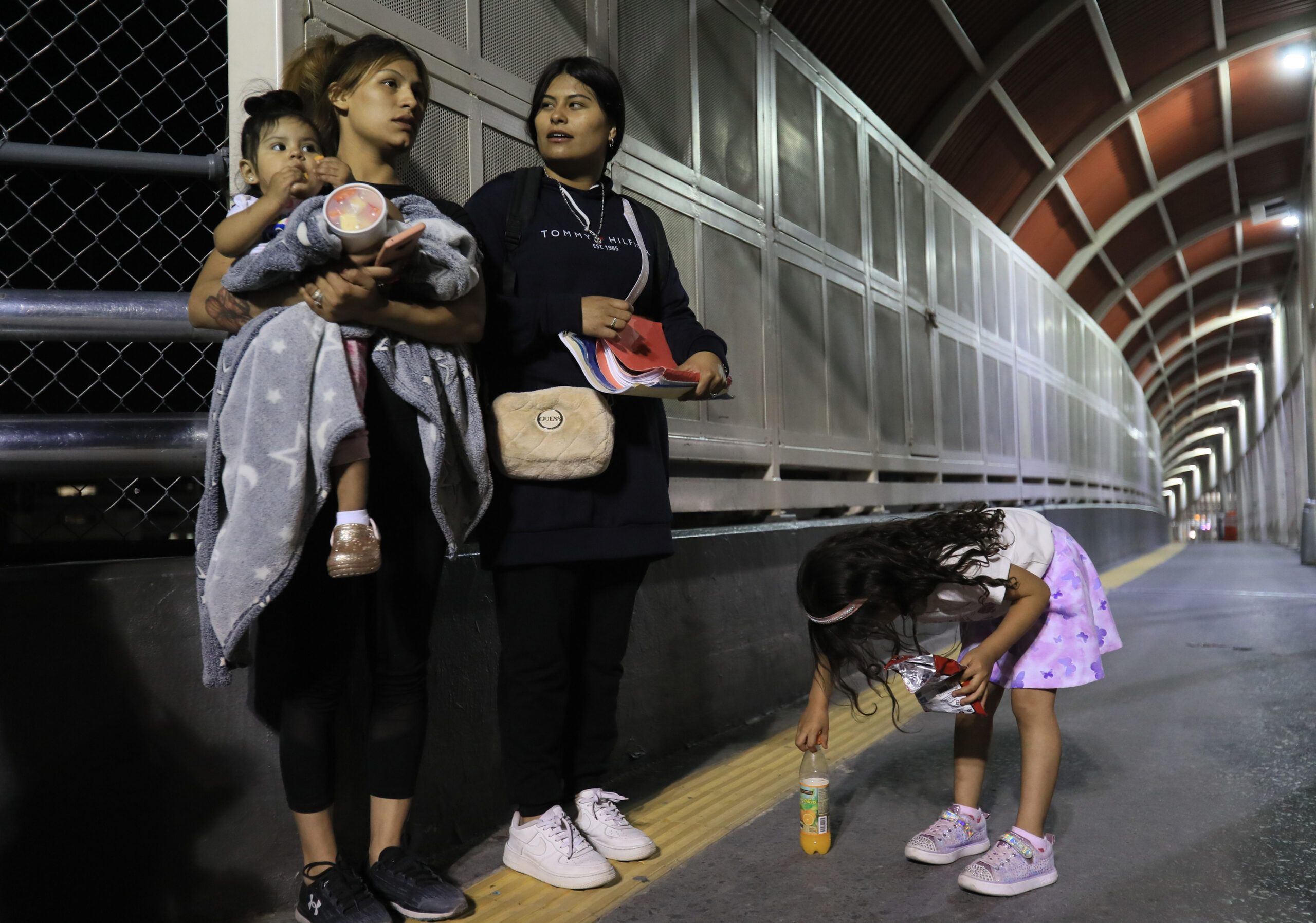 Hakim melarang pemisahan keluarga migran di perbatasan selatan AS