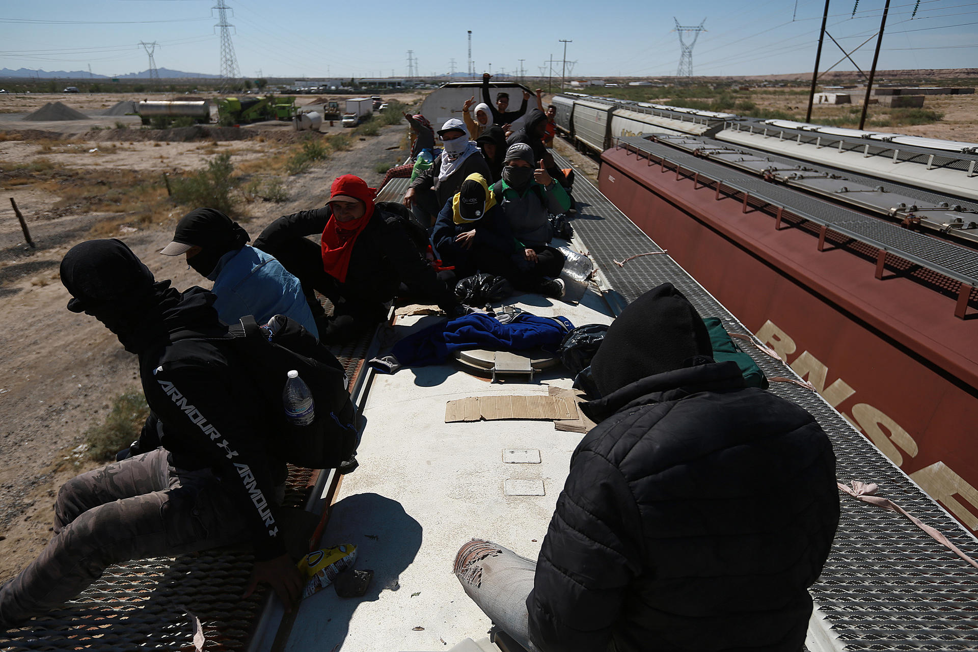 Migrantes saturan Ciudad Juárez pese a visita de la delegación de EE.UU.