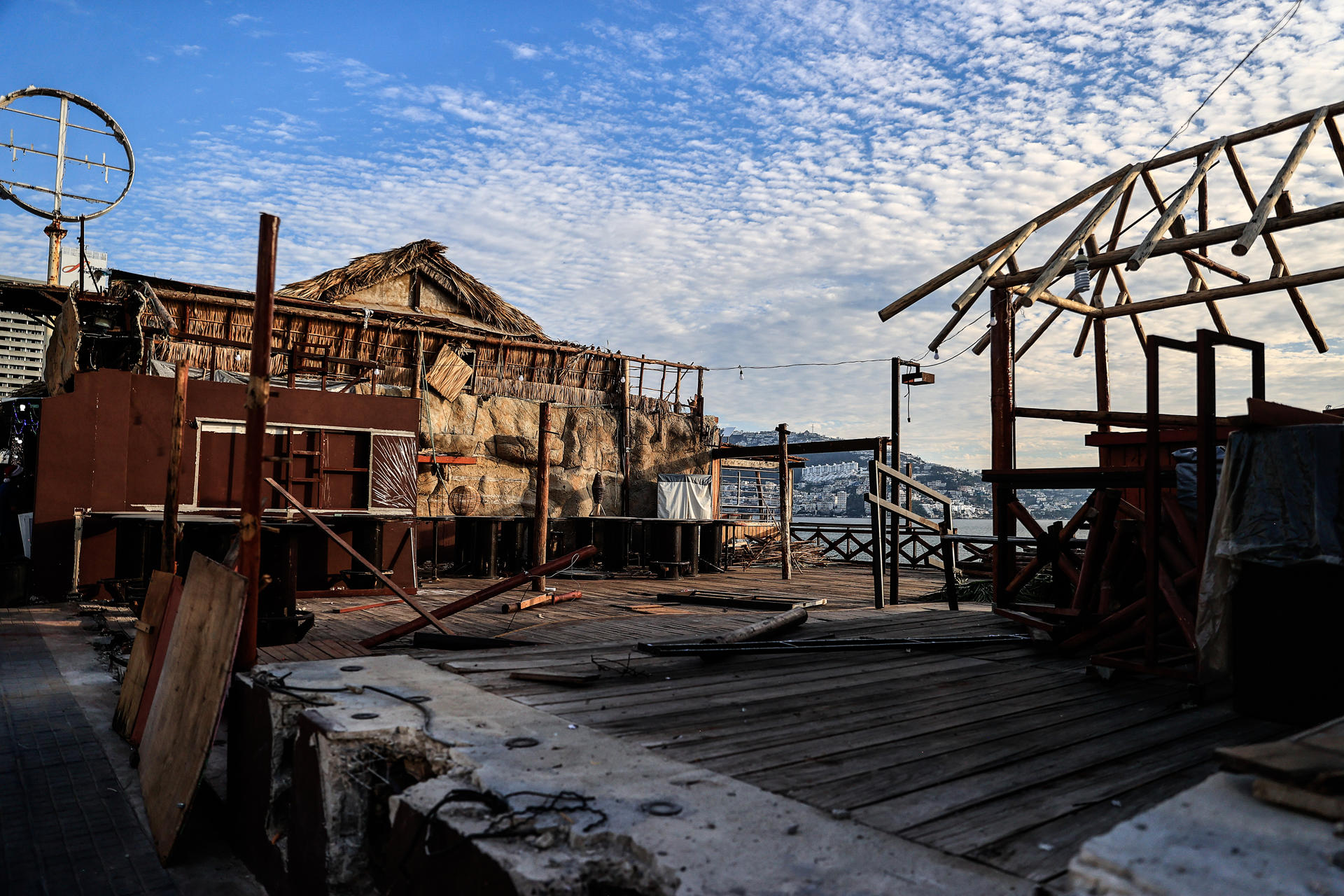 Hay 52 muertos y 32 desaparecidos tras el azote de Otis en Guerrero: Evelyn Salgado