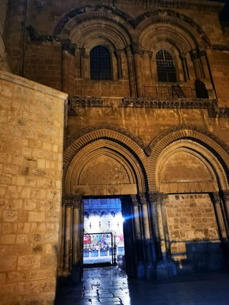 #FOTOS El turismo, otra víctima del ataque de Hamás en Israel - photo-2023-12-18-235715-768x1024