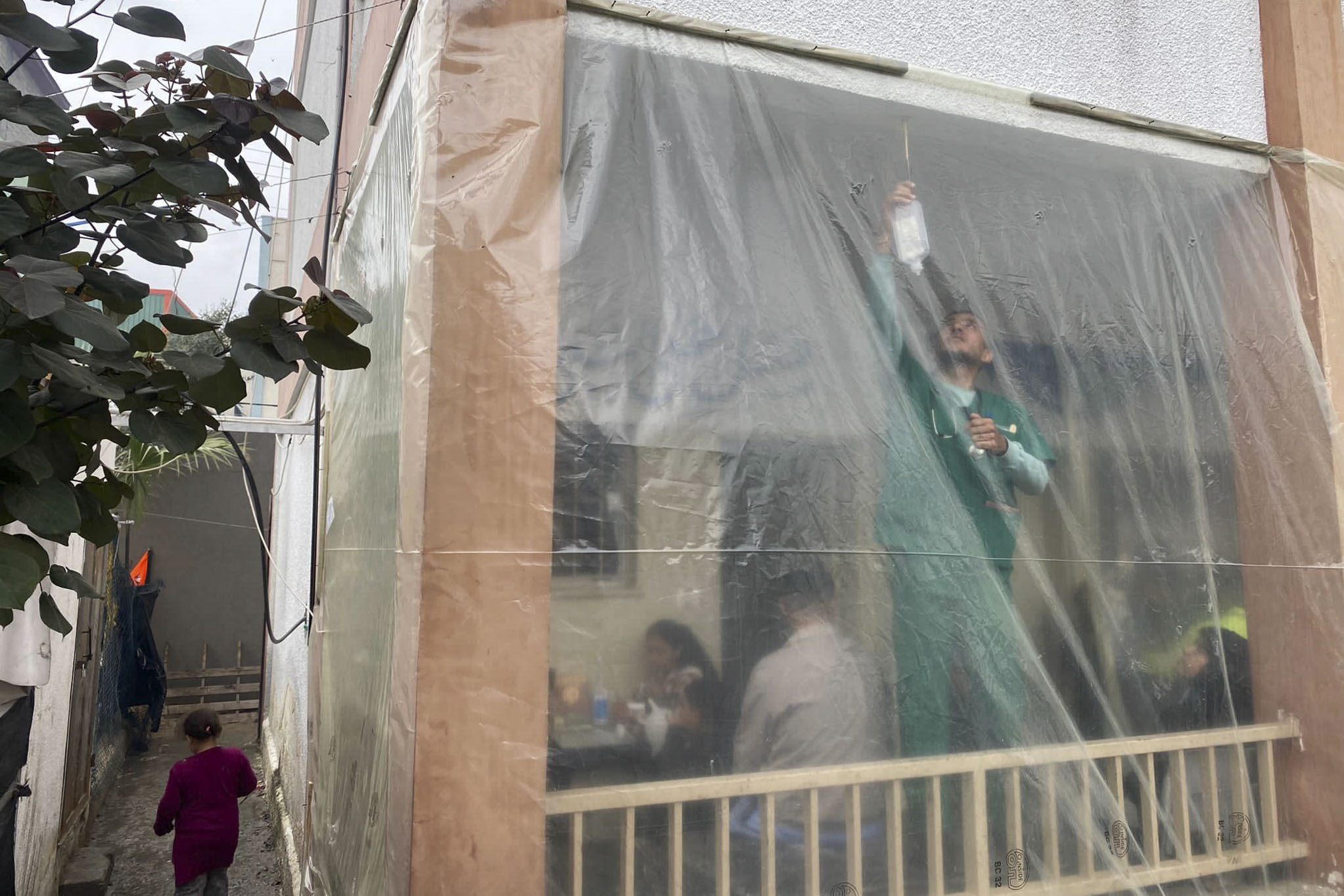 Sin medicinas, ni higiene ni comida, las infecciones se propagan sin límite en Gaza