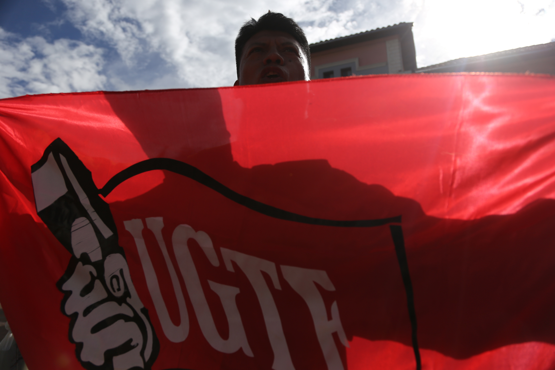 Sindicatos rechazan ley económica del Gobierno aprobada por el Parlamento de Ecuador