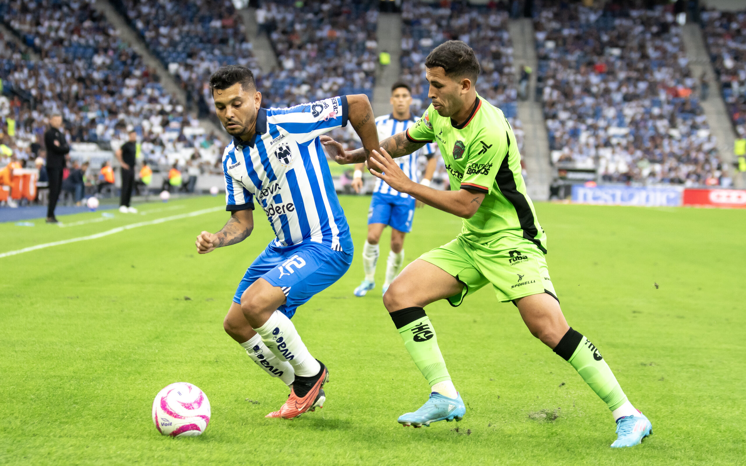 ‘Tecatito’ Corona, sancionado por romper el reglamento y Código de Ética de Rayados