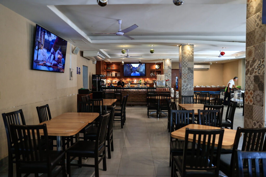 Temor en el sector turístico de Acapulco por playas vacías tras Otis - temor-en-el-sector-turistico-de-acapulco-por-playas-vacias-tras-otis-1024x683