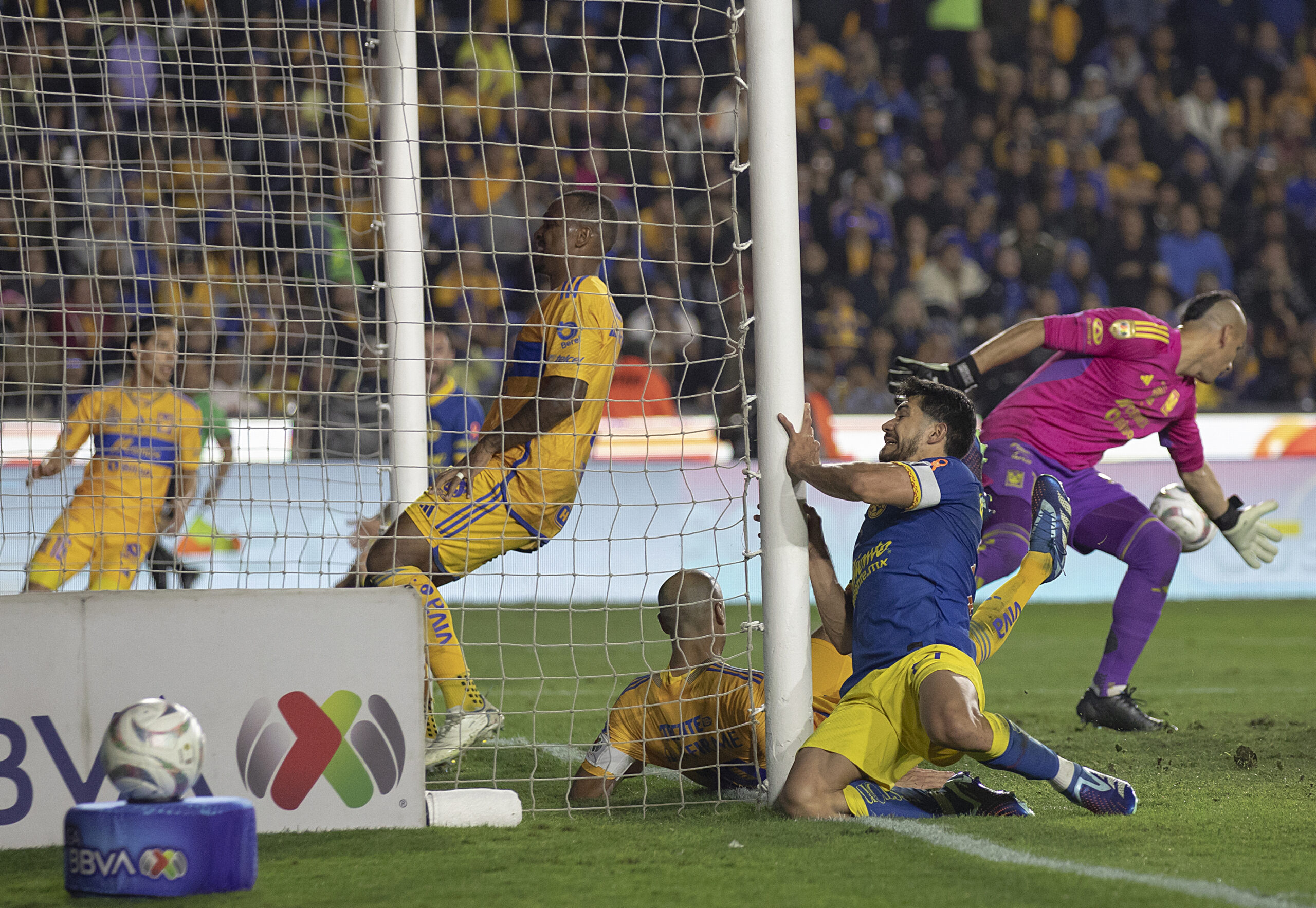 Nada para nadie en la Ida de la Final. Empatan Tigres y América. Todo se decidirá en el Azteca