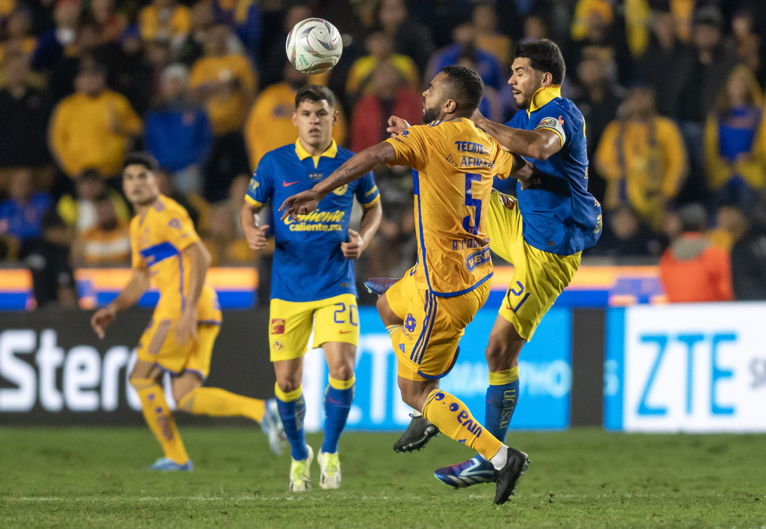 Tigres visita al América para decidir el Apertura del fútbol mexicano