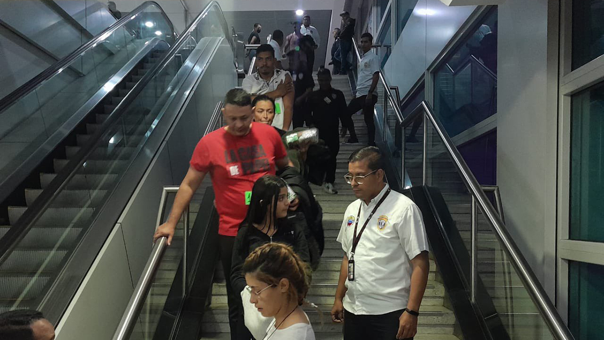 Casi 2 mil venezolanos fueron repatriados durante 2023 en 15 vuelos Casi 2 mil venezolanos fueron repatriados durante 2023 en 15 vuelos