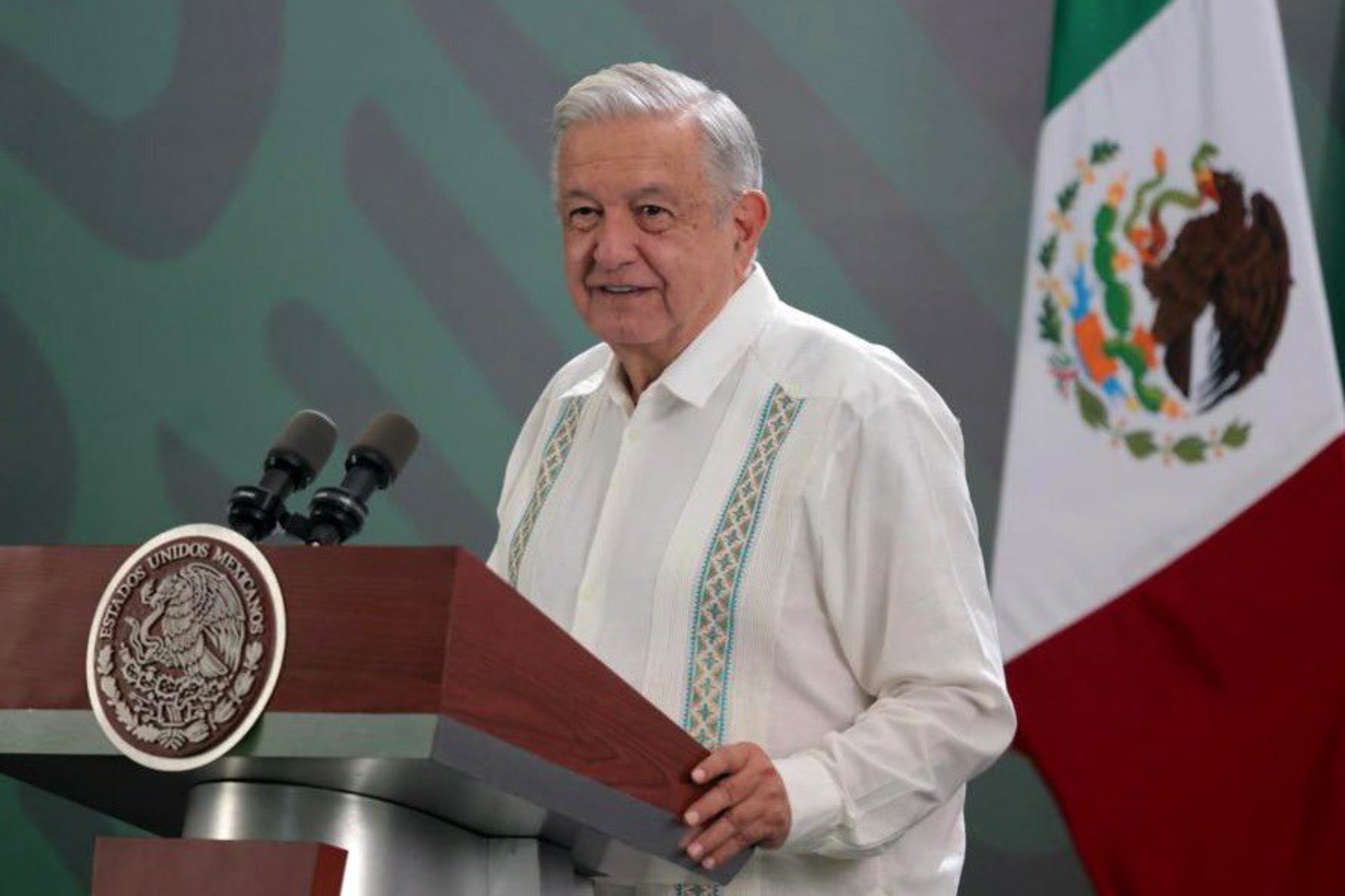 AMLO asegura que gasolina no está a 28 pesos el litro; acusa ‘nado sincronizado’ en redes sociales AMLO asegura que gasolina no está a 28 pesos el litro; acusa ‘nado sincronizado’ en redes sociales