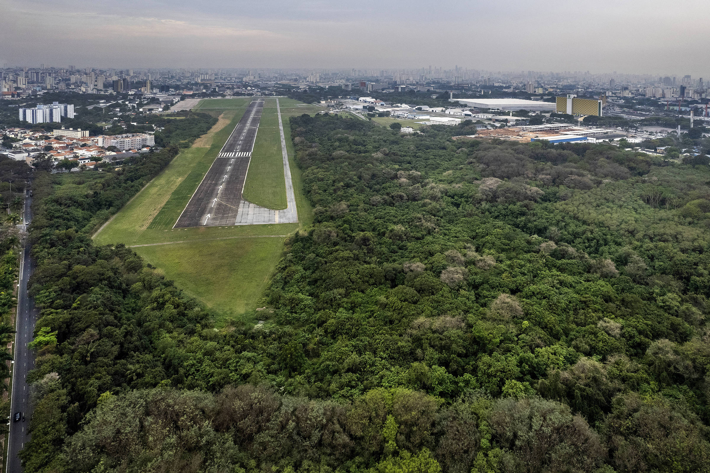 Un helicóptero con cuatro personas a bordo desparece en el litoral de Brasil Un helicóptero con cuatro personas a bordo desparece en el litoral de Brasil