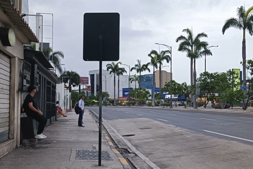 Ecuador sigue en 'shock' en el primer día de "la guerra" declarada al crimen organizado - calles-desiertas-en-ecuador-tras-declaratoria-de-guerra-al-crimen-organizado-1024x683