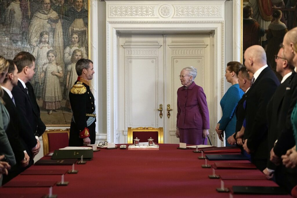 Federico X asciende al trono de Dinamarca tras la abdicación de Margarita II - cesion-del-trono-de-dinamarca-de-margarita-ii-a-federico-x-1024x683