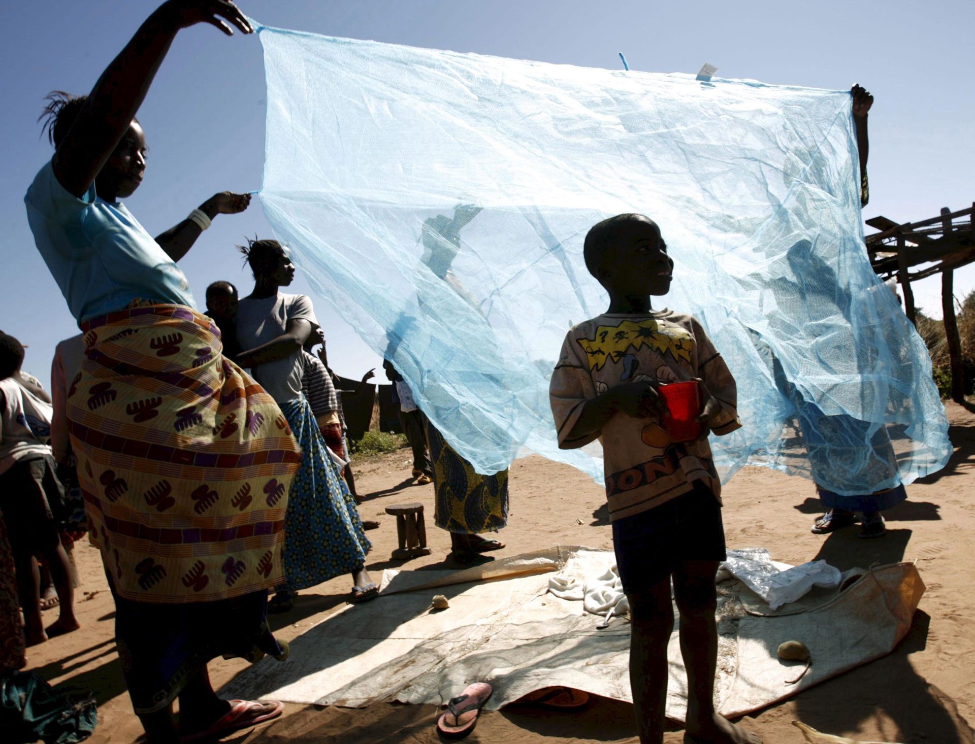 Comienza en Camerún la primera campaña de vacunación de niños contra la malaria en el mundo