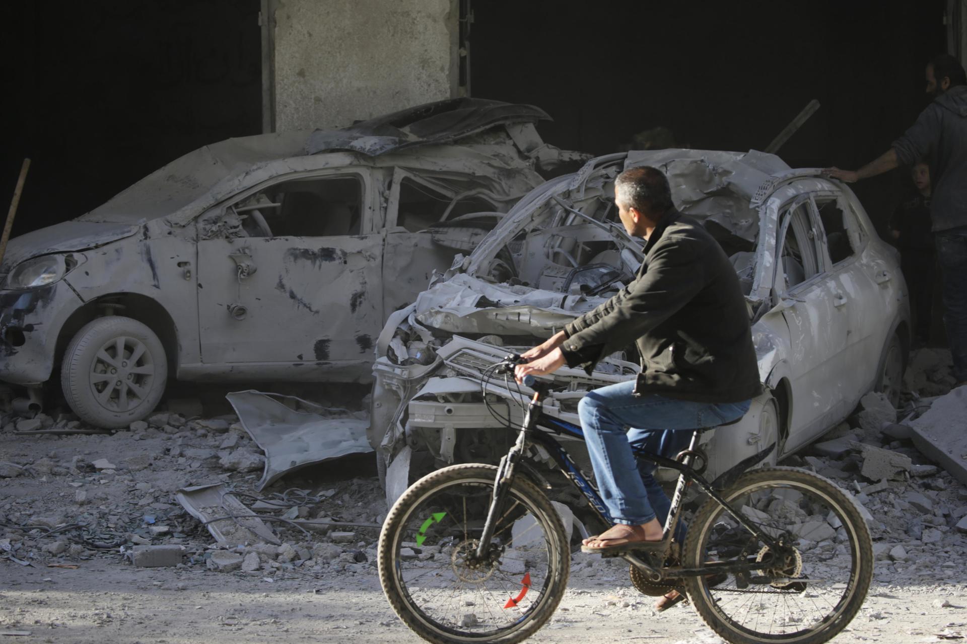 EE.UU. estudia con sus aliados árabes cómo frenar la expansión de la guerra en Gaza